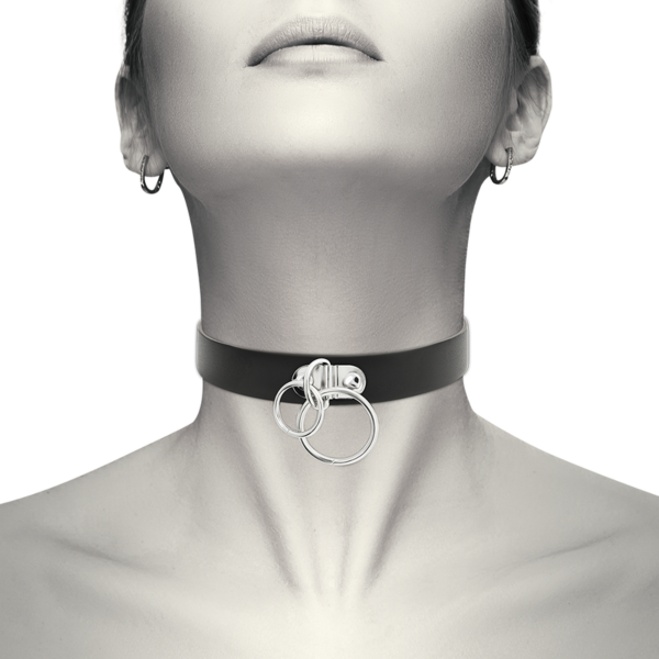 Collar choker negro Coquette Chic Desire, con sus corchetes de ajuste