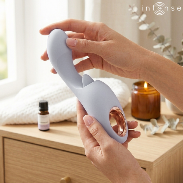 Vibrador INTENSE Anya de doble estimulación, en color lavanda