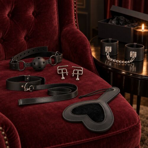 Kit BDSM intermedio con mordaza, pinzas, collar, pala y muñequeras – escena de ambiente (imagen generada con IA)