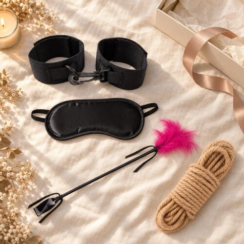 Kit bondage suave para principiantes con esposas, antifaz, fusta y cuerda – escena de ambiente (imagen generada con IA)