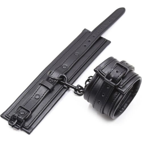 Esposas Ohmama Fetish ajustables de PVC para juegos eróticos