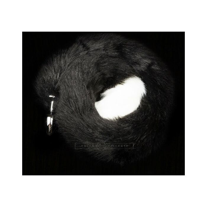 Plug plateado con cola negra